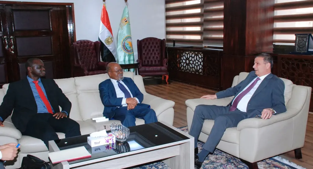 وزير الزراعة يبحث مع خبيرين دوليين تعزيز استراتيجيات التنمية الزراعية والأمن الغذائي في مصر ودول القارة السمراء