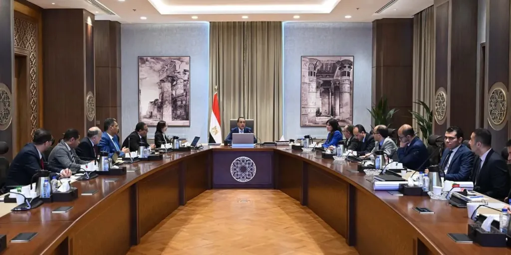 رئيس الوزراء يتابع مع محافظ البحيرة الموقف التنفيذي لمشروعي تطوير ”ميناء الصيد” برشيد و”نبع الحمراء” بوادي النطرون
