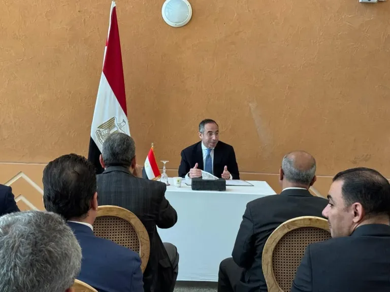 سفير مصر فى الدوحة يلتقى مع الجالية المصرية فى قطر