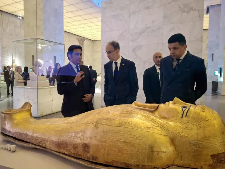 رئيس وزراء جمهورية صربيا يزور المتحف المصري الكبير والمتحف القومي للحضارة المصرية ومنطقة أهرامات الجيزة
