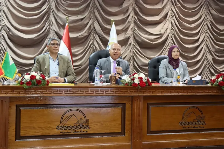 وزير الصناعة والنقل يبحث مع محافظ الجيزة ومستثمري المنطقة أبرز المشكلات والتحديات بالمنطقة وسبل حلها