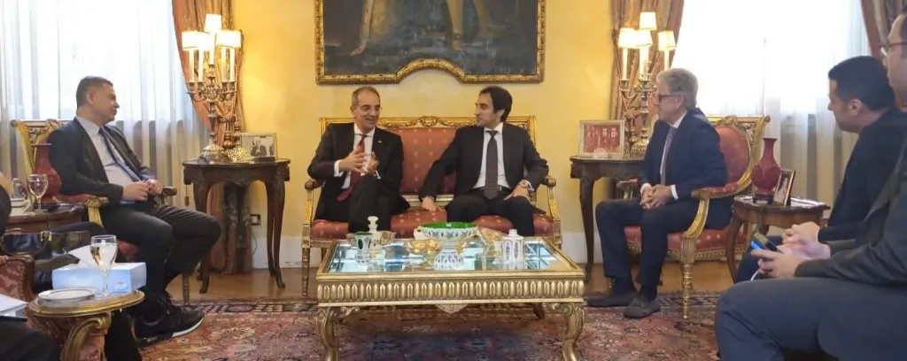 وزير الاتصالات يبحث مع مسئولى كبرى الشركات التكنولوجية العالمية فرص التوسع في استثماراتها فى مصر والتعاون في مجال بناء القدرات الرقمية