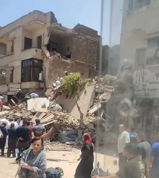 انهيار عقار سكني مكون من 3 طوابق بشبرا مصر