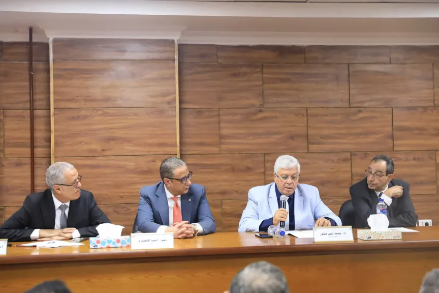 وزير التعليم العالي يعقد اجتماعًا مع رؤساء الجامعات الحكومية المنبثقة منها جامعات أهلية جديدة (12)بجامعة الفيوم الأهلية