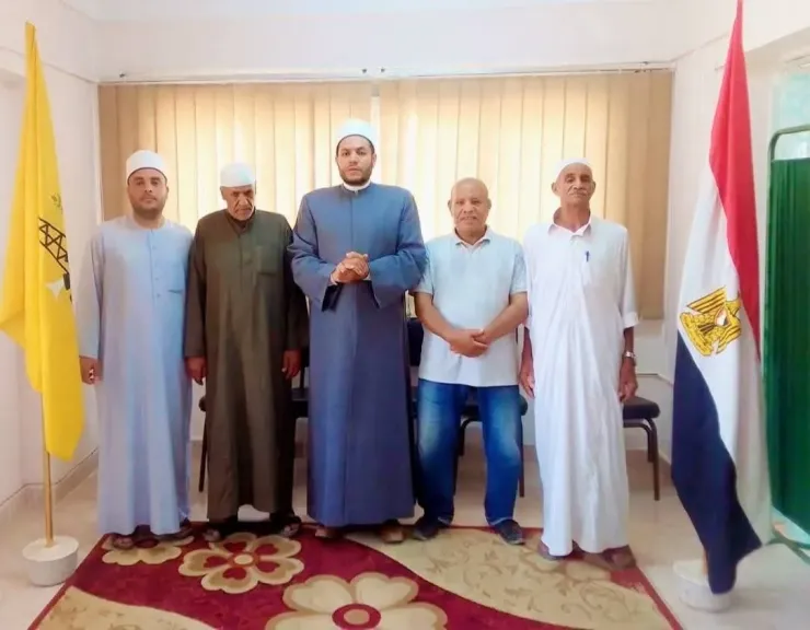 تكريم إمام مسجد بالعريش لموقفه الإنساني الجميل مع أحد رواد المسجد