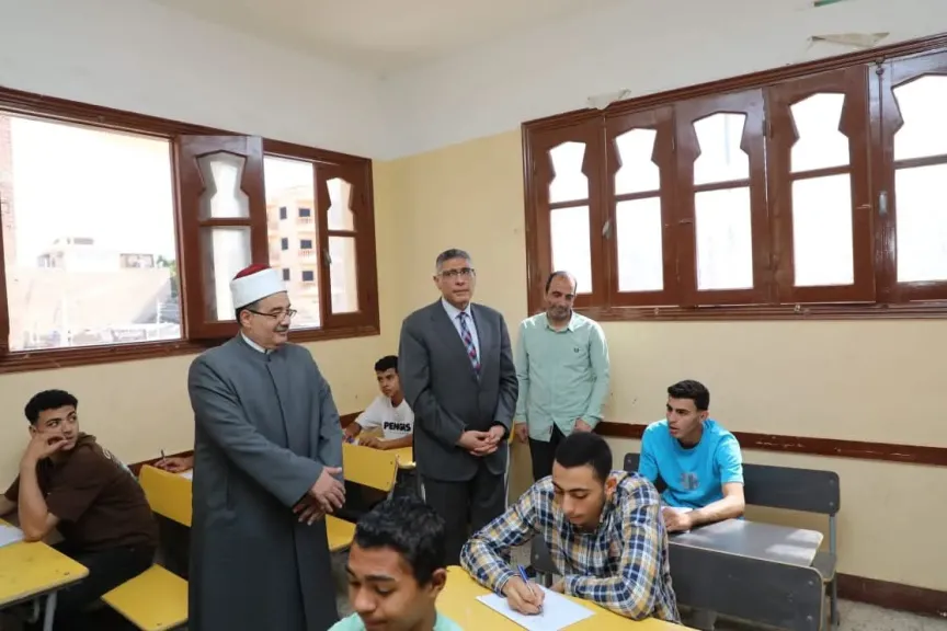محافظ الجيزة يتابع سير إمتحانات شهادة الثانوية الأزهرية للعام الدراسي ٢٠٢٤ / ٢٠٢٥ بمعهد كرداسة الازهري بنين