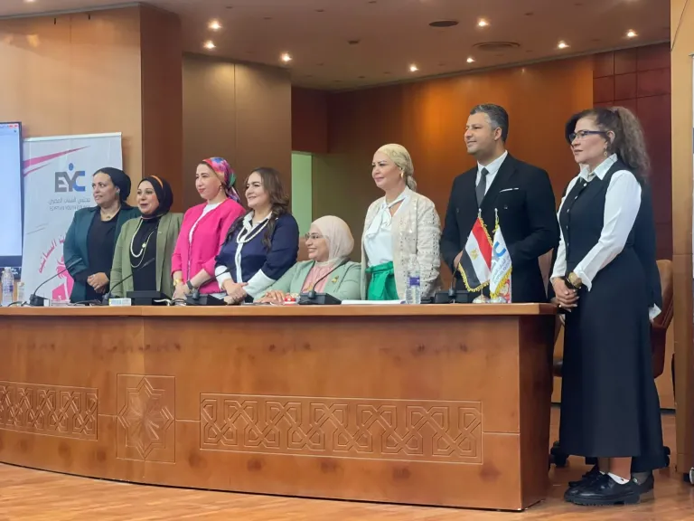 الحزاوي تشيد بالمؤتمر الذي نظمته منتدي القيادات النسائية