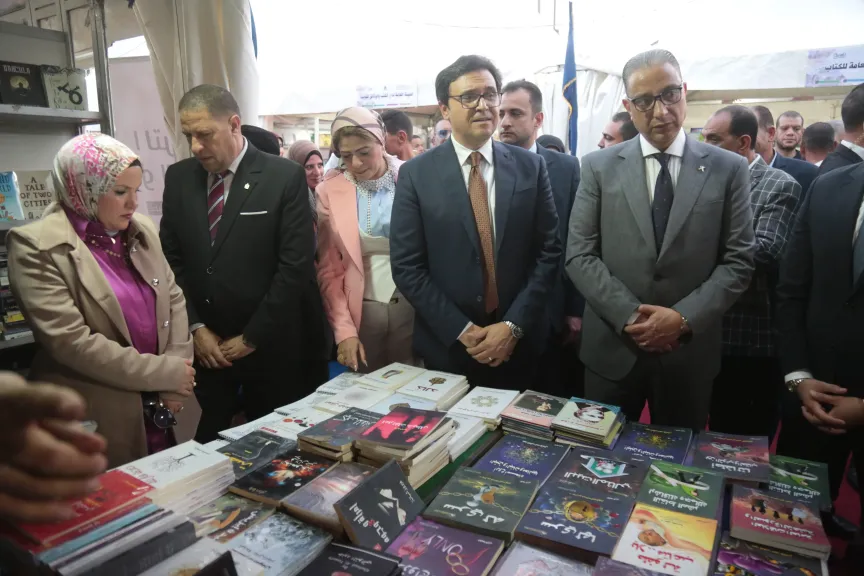 وزير الثقافة ومحافظ الفيوم يفتتحان الدورة الأولى لمعرض الفيوم للكتاب ضمن احتفالات الوزارة بثورة الـ 30من يونيو