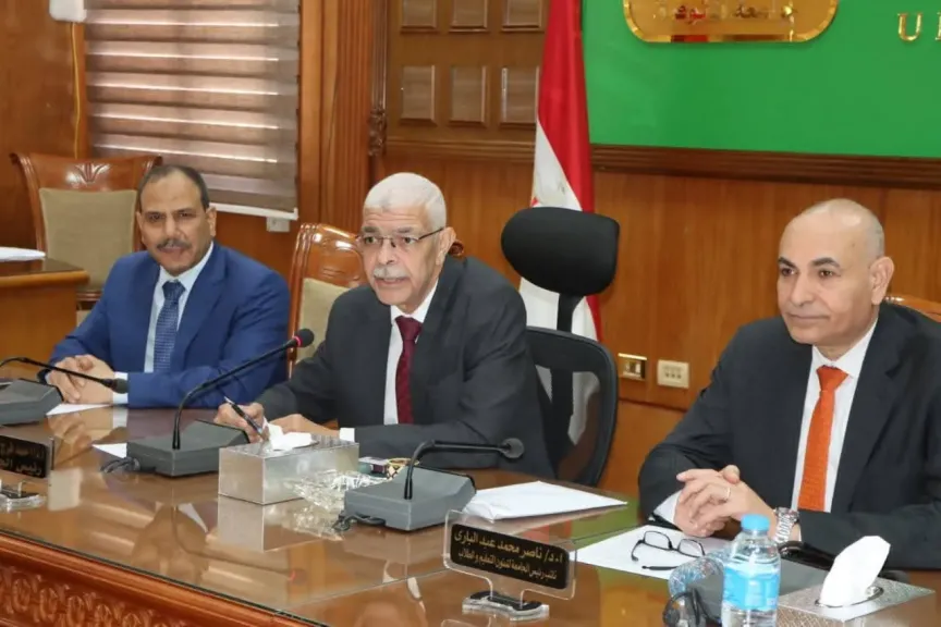 رئيس جامعة المنوفية  يراس إجتماع لجنة المنشآت الجامعية ويتابع الموقف التنفيذى للمشروعات الجارى العمل بها