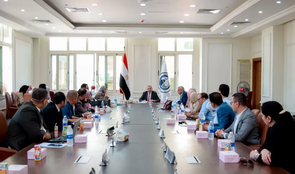 رئيس جامعة بني سويف يرأس لجنة تسيير أعمال الجامعة الأهلية