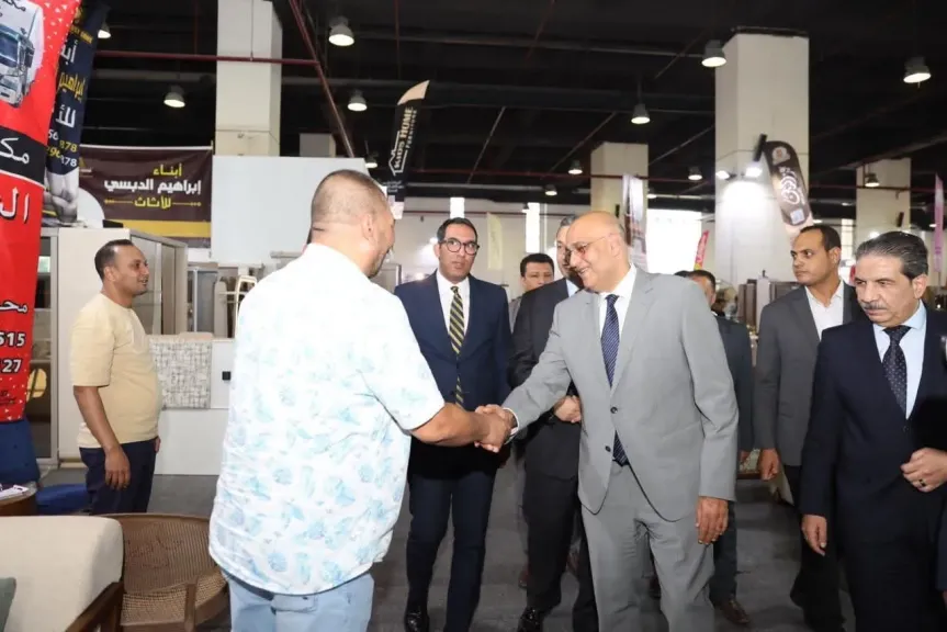 رئيس جهاز تنمية المشروعات ومحافظ دمياط في جولة تفقدية بمعرض صنع في دمياط