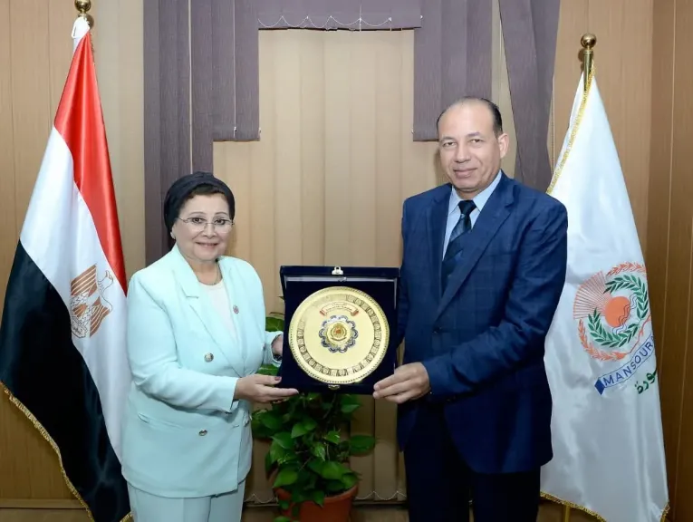 نائب وزير الصحة تبحث تعزيز دور الشراكة مع جامعة المنصورة لتنفيذ الخطة العاجلة للسكان والتنمية