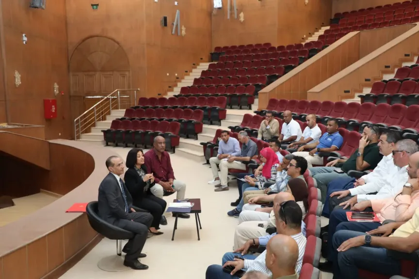 قصور الثقافة ومحافظة البحر الأحمر تبحثان آليات تشغيل مسرح الغردقة لتقديم عروض فنية للسائحين