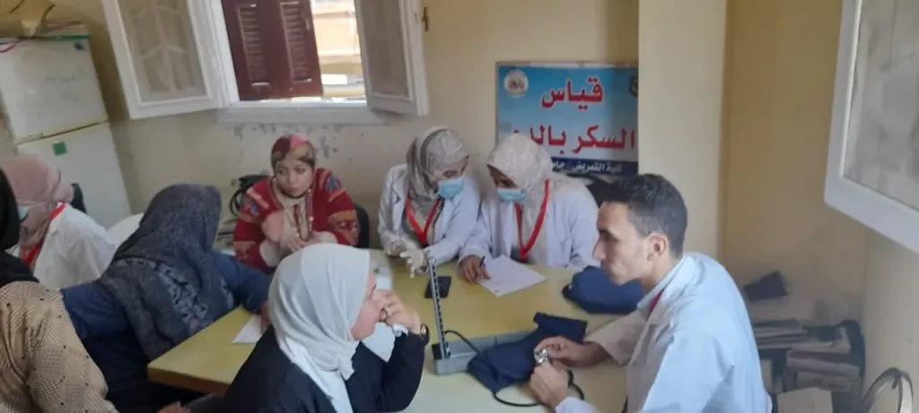 بمشاركة عدد من الأساتذة المتخصصون بكليات جامعة دمنهور ..قافلة تنموية شاملة لخدمة أهالينا بمركز أبو حمص
