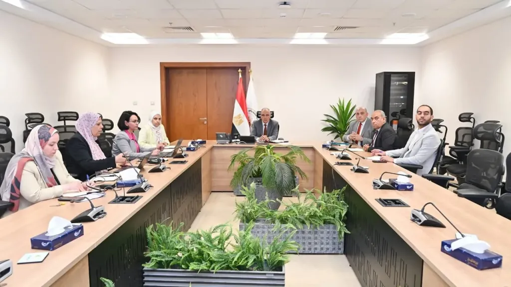 وزير الري يتابع إجراءات تطوير وتحديث الخطة القومية للموارد المائية لعام ٢٠٥٠
