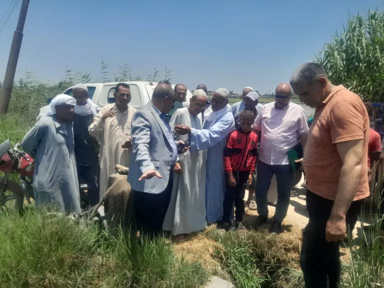 وكيل زراعة البحيرة يوجه بسرعة تطهير المساقى والمصارف بجمعية فرهاش