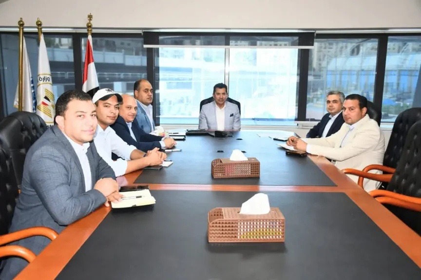 وزير الرياضة يعقد اجتماعًا لمناقشة خطط تطوير رياضة الفروسية