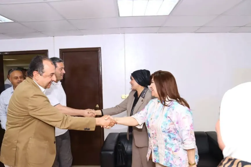 محافظ دمياط و وزير قطاع الأعمال العام يبدأن زيارة تفقدية لشركة دمياط للغزل والنسيج ويلتقيان عدد من نواب البرلمان