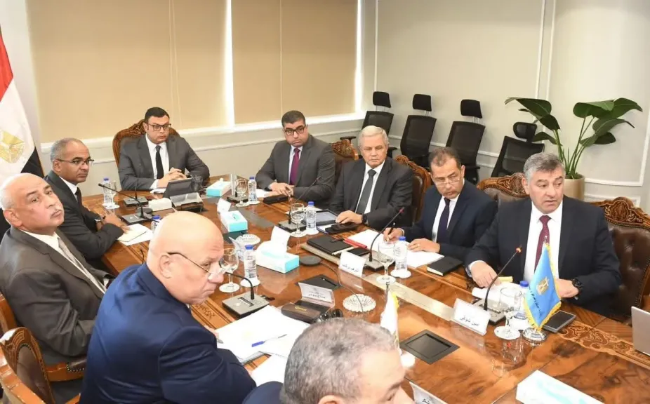 وزير الإسكان يتابع موقف مشروعات مياه الشرب والصرف الصحي ضمن المبادرة الرئاسية ”حياة كريمة” بمحافظة المنيا