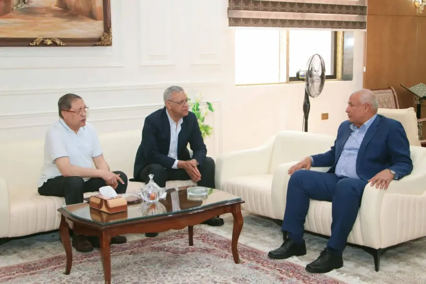 محافظ الوادي الجديد يستقبل رئيس” فوسفات مصر ”ووفد التحالف الصيني للبدء في تنفيذ مجمع إنتاج حامض الفسفوريك