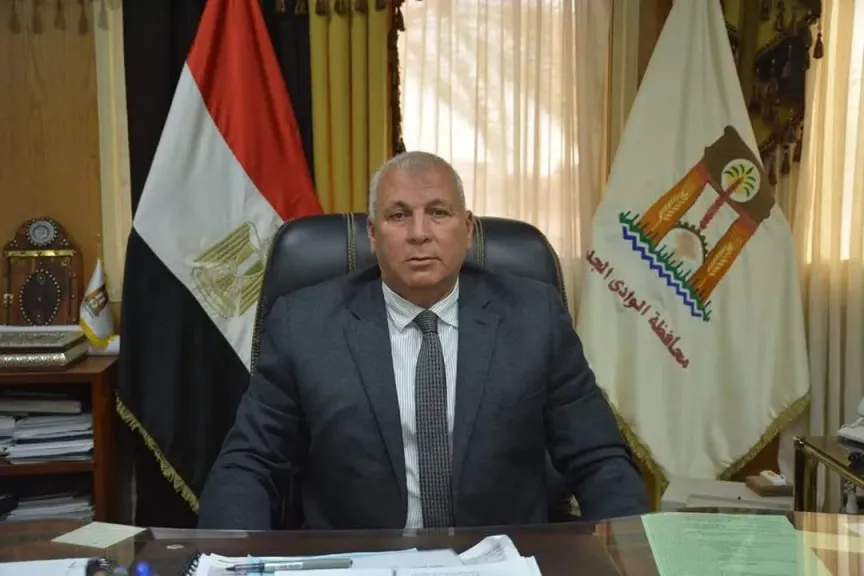 محافظ الوادي الجديد يُصدِر قرارًا بتكليف رؤساء مركزي الداخلة والفرافرة