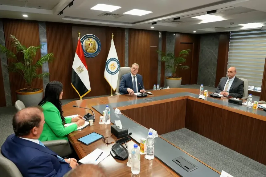 -وزير البترول يستقبل أعضاء لجنة التعدين بغرفة التجارة الأمريكية