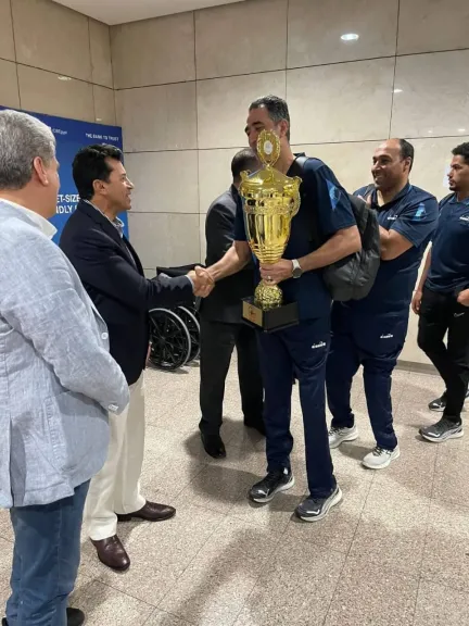 وزير الشباب والرياضة يستقبل أبطال منتخب الكرة الطائرة البارالمبي بعد التتويج ببطولة إفريقيا