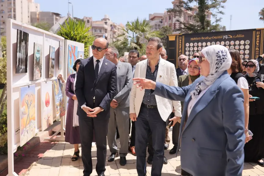 في حفل افتتاحه.. رئيس جامعة دمنهور وضيوف ملتقى حور للفنون: الملتقى يشكل لوحة فنية تحتفي بالتنوع والإبداع