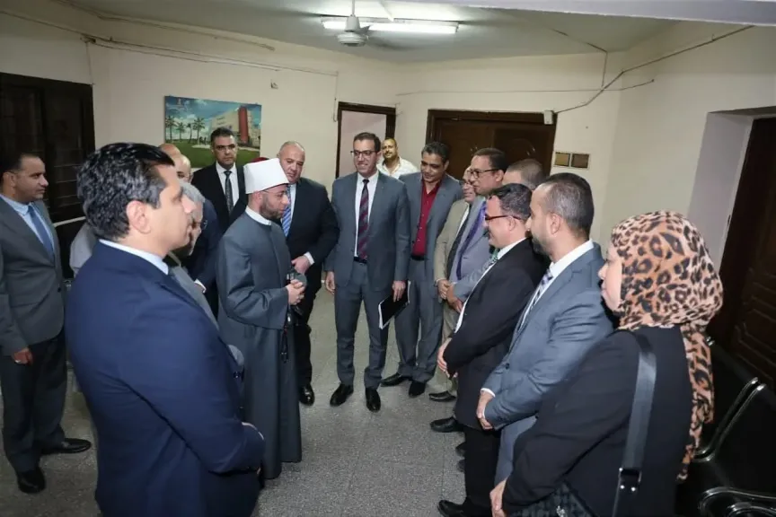 وزير الأوقاف يعقد اجتماعًا مع هيئة الأوقاف