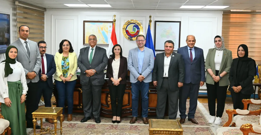 محافظ البحيرة تستقبل وفدًا من وزارة التنمية المحلية و برنامج الأمم المتحدة للمستوطنات البشرية لبحث مشروع تطوير المسارات والفراغات العامة بشوارع وسط مدينة رشيد