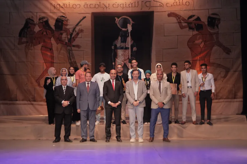 رئيس جامعة دمنهور يحتفي بالطلاب الفائزين في ملتقى حور للفنون ويعلن توصيات الدورة الرابعة للملتقى