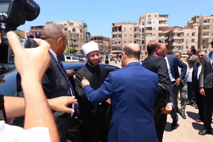 وزير الأوقاف ومفتي الجمهورية ومحافظ كفرالشيخ يفتتحون المرحلة الأولى من مشروع تطوير ساحة وميدان مسجد سيدي إبراهيم الدسوقي بمدينة دسوق