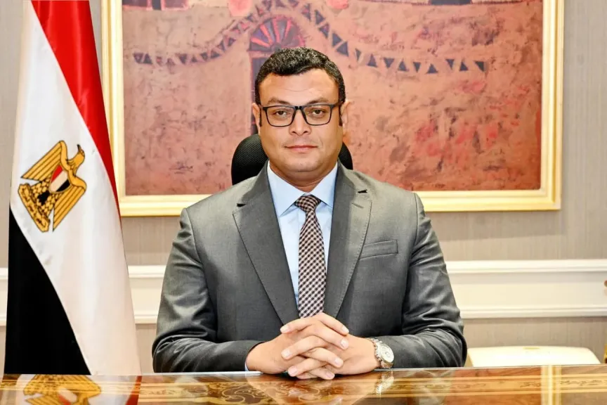 وزير الإسكان يتفقد المحاور والطرق بمدينة الشيخ زايد ويوجه بالمتابعة الدورية لأعمال النظافة والري وصيانة المسطحات الخضراء