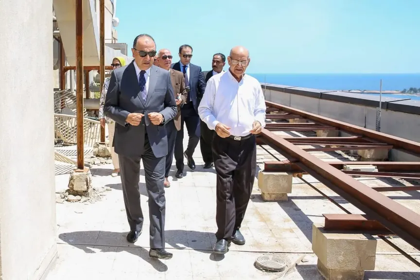 وزير قطاع الأعمال العام يجري جولة تفقدية لمبنى ”قصر القطن” بالإسكندرية