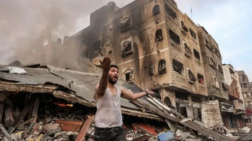 قصف وتجويع في غزة.. الاحتلال يصعّد شرق المدينة ويسقط ضحايا في النصيرات والبريج