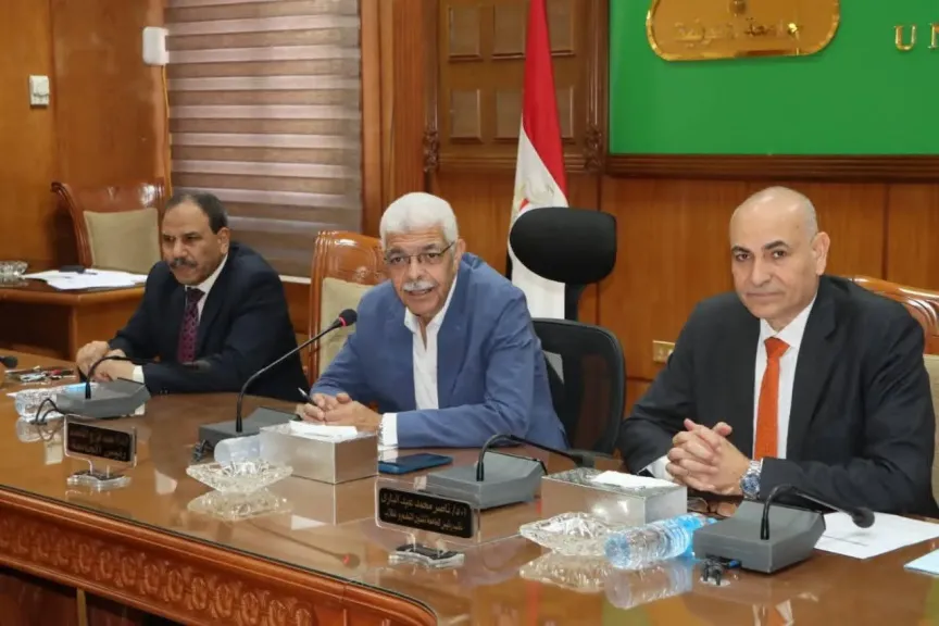 رئيس جامعة المنوفية  يراس إجتماع لجنة المنشآت الجامعية  ويتابع الموقف التنفيذى للمشروعات الجارى العمل بها