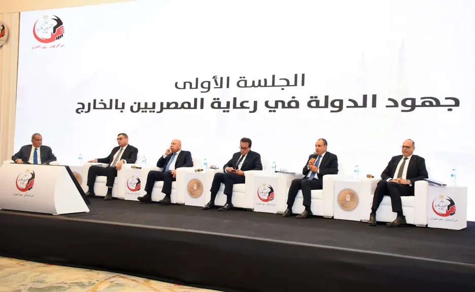وزير الخارجية يشارك في الجلسة الأولى لمؤتمر المصريين بالخارج.. «صور»