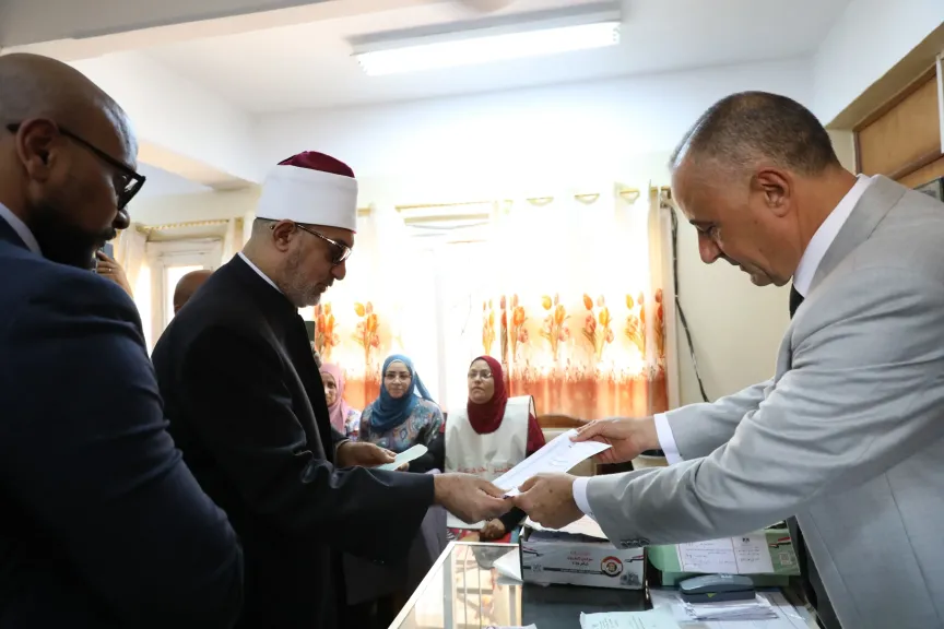 مفتى الجمهورية يدلى بصوته في انتخابات الشيوخ ويؤكد: المشاركة مسؤولية وطنية وأمانة شرعية