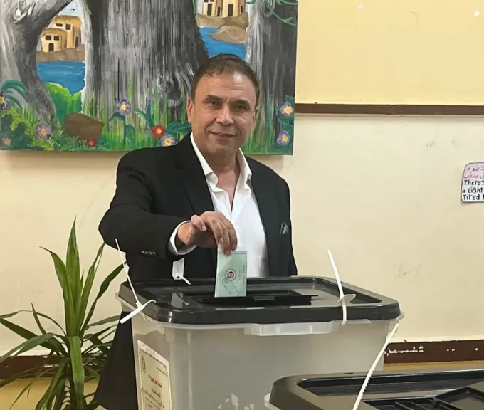 مدحت بركات يدلي بصوته في انتخابات الشيوخ