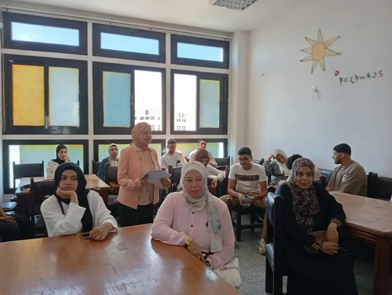 استمرار توافد طلاب الثانوية العامة على معامل التنسيق الإلكتروني بجامعة دمنهور في آخر أيام المرحلة الثانية