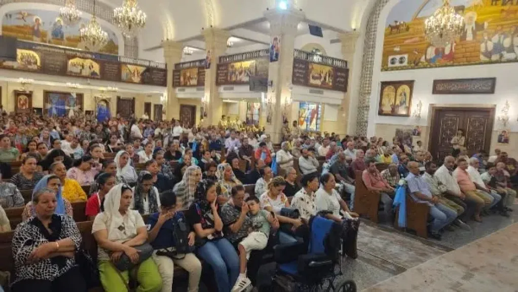 الأنبا إرميا يلقي عظة عن إكرام المسيح للعذراء.. والكنائس تشهد فعاليات روحية بعدة دول
