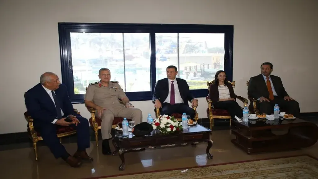 وزير الزراعة يلتقي محافظي البحيرة والوادي الجديد ودمياط خلال مؤتمر النبضات الرنينية لمكافحة الآفات