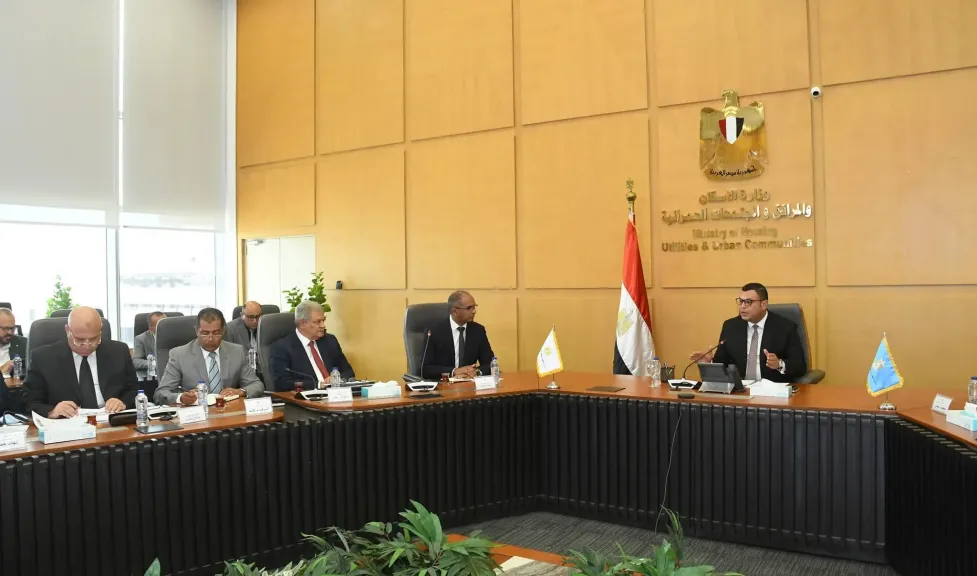 وزير الإسكان يعقد اجتماعا موسعا لمتابعة موقف مشروعات ”حياة كريمة” بأسوان