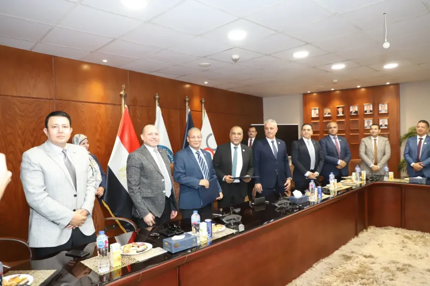بروتوكول تعاون بين النقابة العامة للبترول و”التعاون للبترول” يمنح العاملين خصم 12%