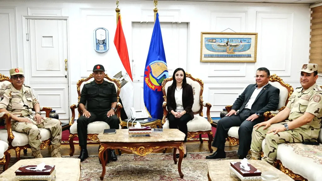 محافظ البحيرة تستقبل مدير إدارة التراخيص بالهيئة الهندسية للقوات المسلحه لمتابعة ملفات التصالح وتطوير منظومة التراخيص