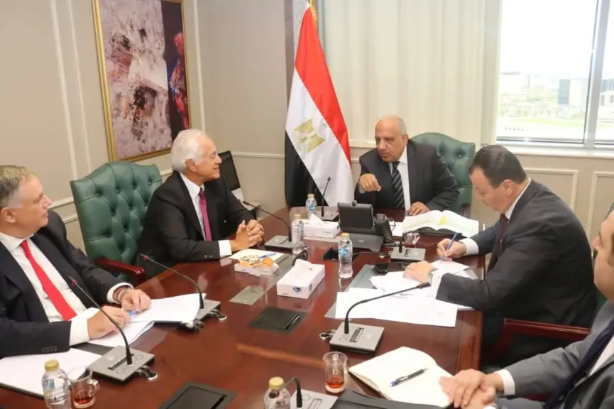 وزير الكهرباء يلتقي رئيس «كوبولوزيس اليونانية» لبحث مستجدات تنفيذ مشروع الربط الكهربائي بين مصر واليونان