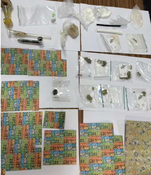 ضبط تهريب أوراق وملصقات خاصة بالثانوية بمطار القاهرة