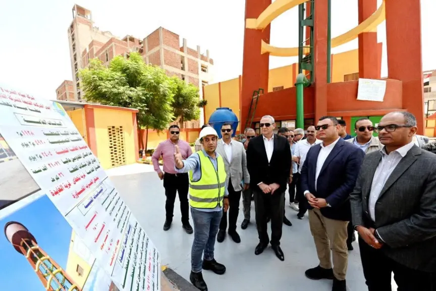 وزير الإسكان ومحافظ الغربية 