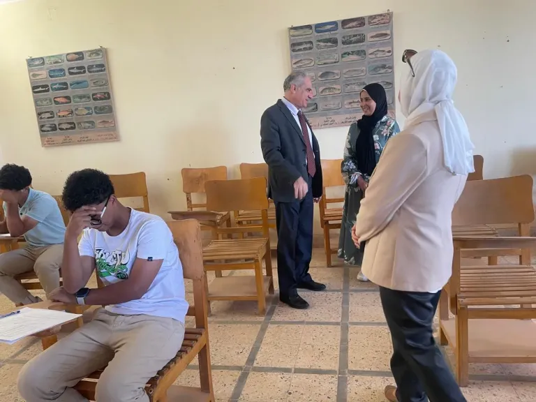 جانب من متابعة الإمتحانات 