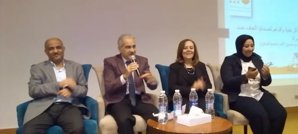 جانب من الندوة 